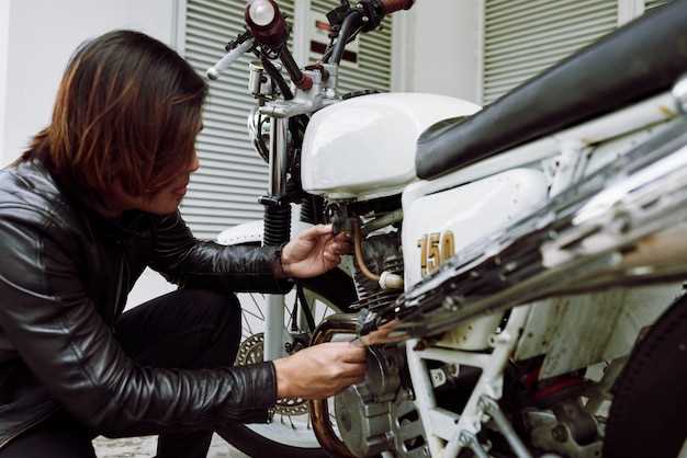Опоздали и в Benelli. Их машина с 250-кубовым четырехцилиндровым двигателем и компрессором увидела свет в 1939 году. Двигатель выдавал 45 л.с. – в полтора раза больше, чем у DKW, – и обещал скорости «за 200».